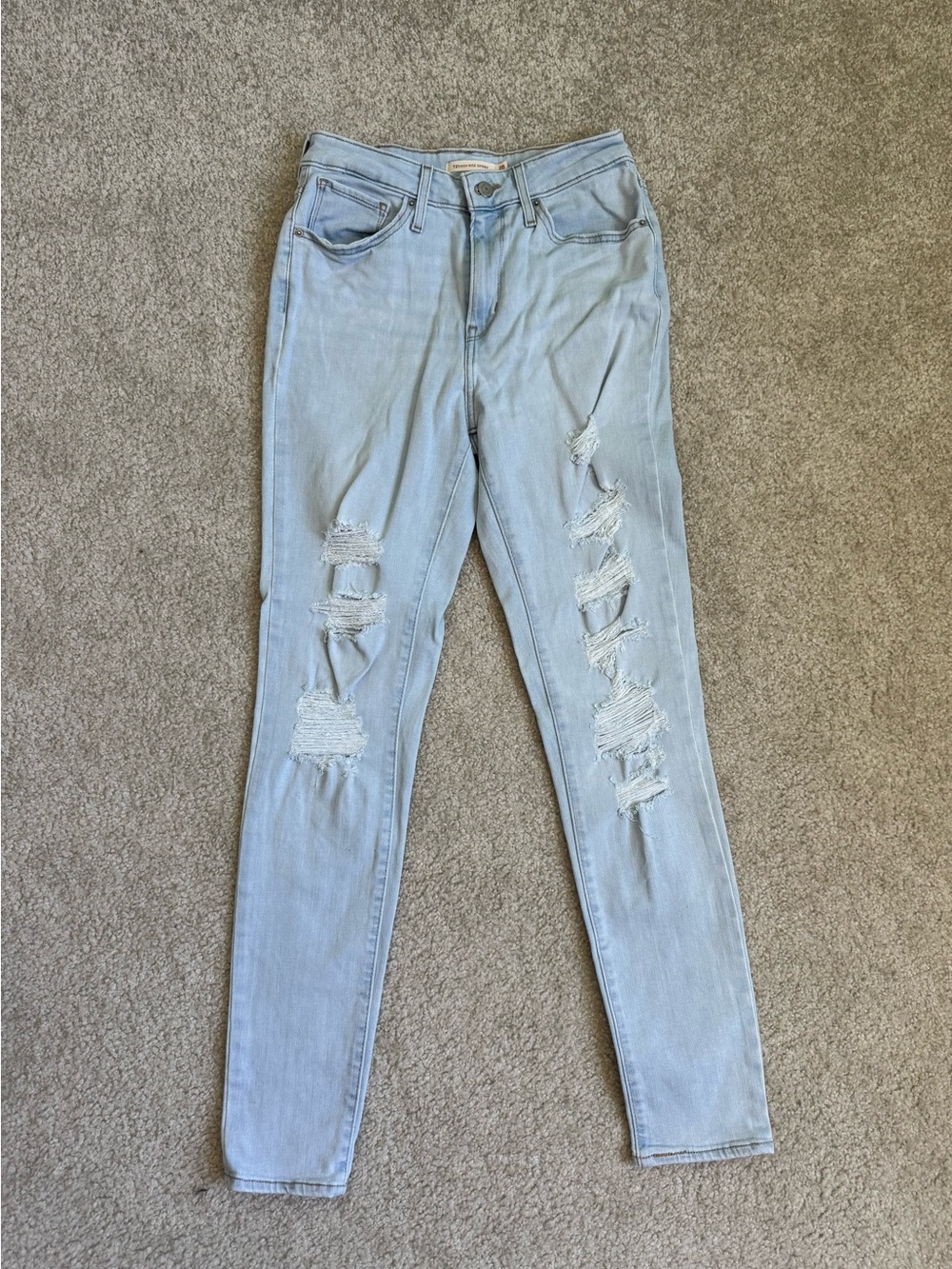 Levi’s Light Blue Distressed Women's 721 high rise Skinny Jeans- size 28